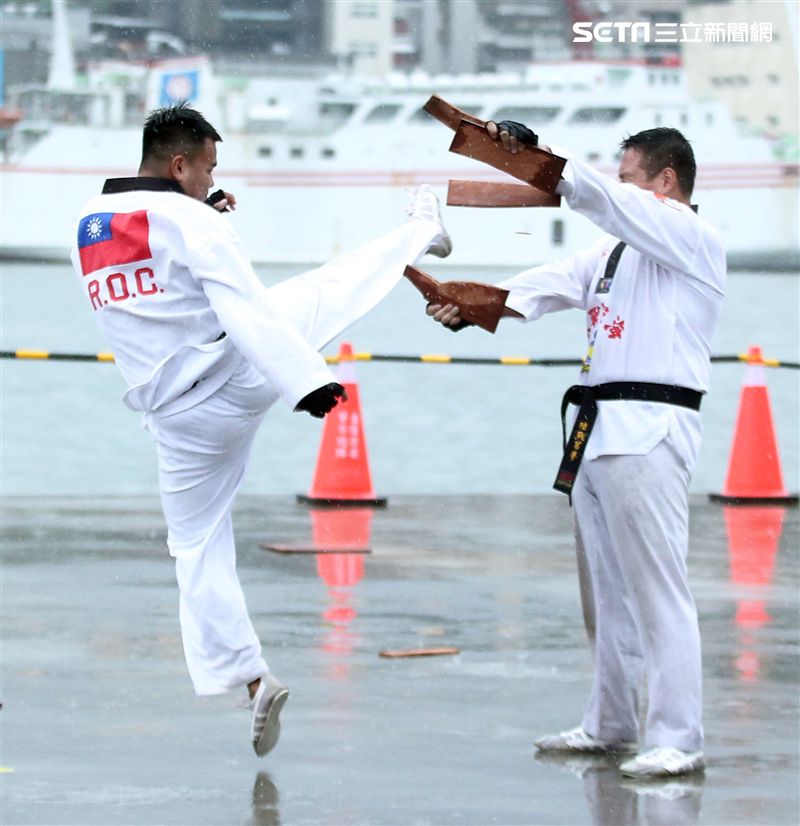 海軍陸戰隊學校莒拳隊戰技操演。（記者邱榮吉/攝影）