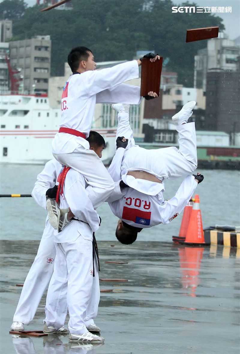 海軍陸戰隊學校莒拳隊戰技操演。（記者邱榮吉/攝影）