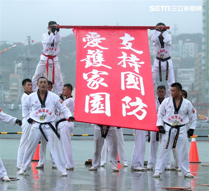 海軍陸戰隊學校莒拳隊戰技操演。（記者邱榮吉/攝影）