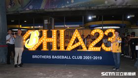 彭政閔引退紀念大型裝置藝術。（圖／記者王怡翔攝影）