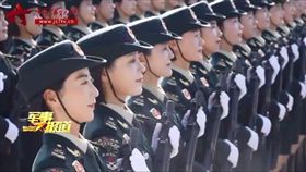 高顏值女兵集體露「絕對領域」　腿控必看中共國慶閱軍（圖／翻攝自中國軍視網）