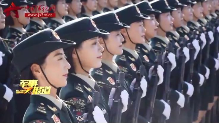 中共國慶閱軍　高顏值女兵露絕對領域