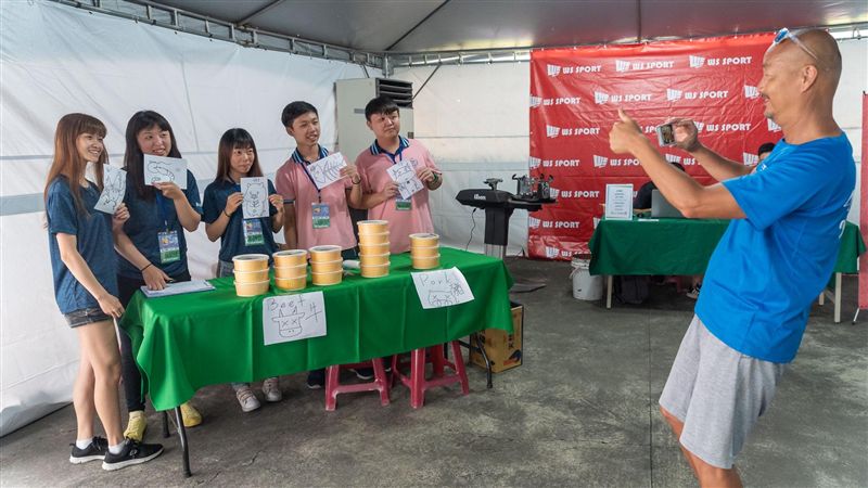 正修科大學生巧思服務　中外選手大讚