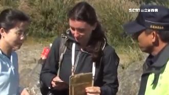 波蘭女大生舉牌求助　警民接力助登山