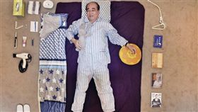 開箱照,王金平,睡褲,亮點,黃漬,打光　圖／翻攝臉書