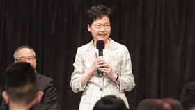 港府首場社區對話 特首稱不是公關秀香港政府首場「社區對話」26日晚上7時在灣仔伊利沙伯體育館舉行，特首林鄭月娥表示，對話不是公關技倆，而是尋求改變。中央社記者張謙香港攝 108年9月26日