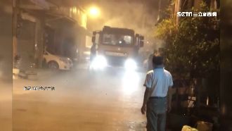 垃圾車竄濃白煙　亂丟電池險釀火燒車