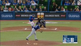 ▲畢吉歐（Cavan Biggio）突擊短打點成二壘安打。（圖／翻攝自MLB官網）