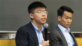 黃之鋒批評中國國台辦白色恐怖香港眾志秘書長黃之鋒（左）13日在紐約哥倫比亞大學表示，中國國務院台灣事務辦公室搞白色恐怖沒有用，他期盼更多台灣人關注香港抗爭。中央社記者尹俊傑紐約攝  108年9月14日