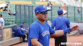 ▲富邦悍將強打胡金龍右小腿輕微拉傷。（圖／記者林聖凱攝影）