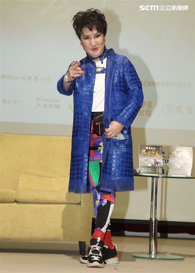 楊麗花新書發表會，女弟子陳亞蘭站台。（記者邱榮吉/攝影）