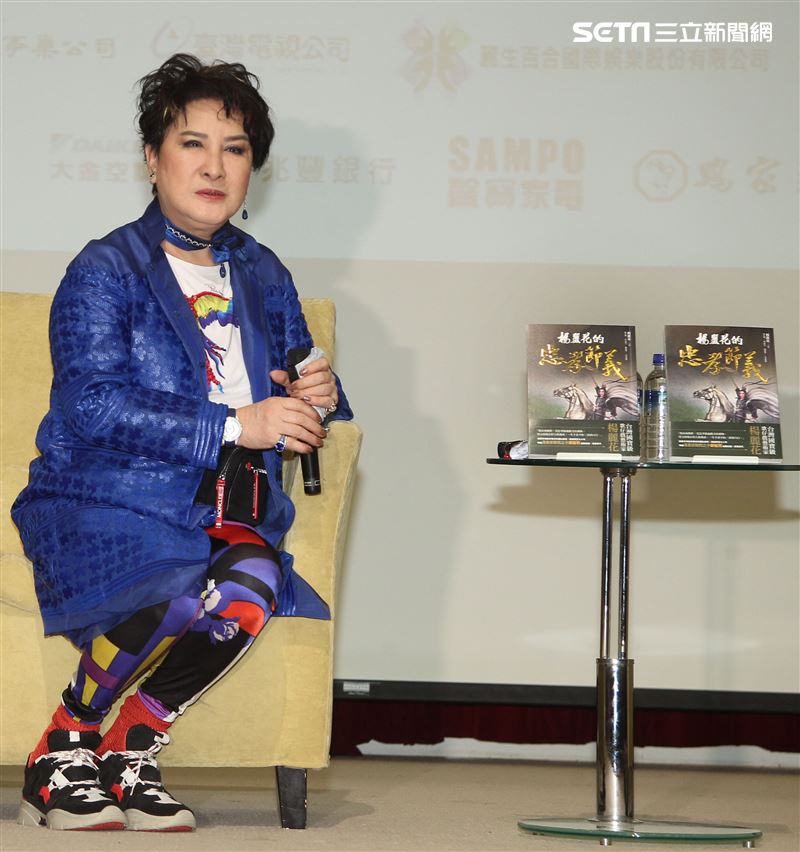 楊麗花新書發表會，女弟子陳亞蘭站台。（記者邱榮吉/攝影）