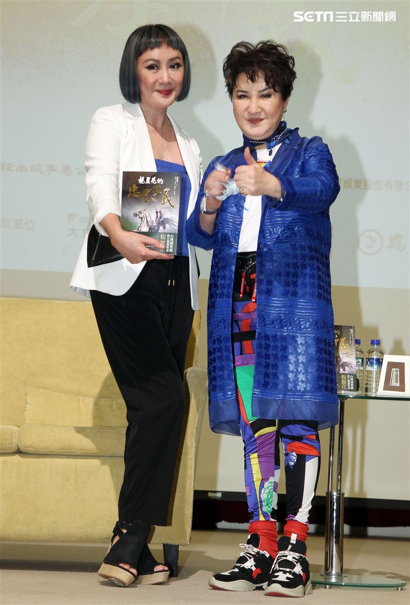 楊麗花新書發表會，女弟子陳亞蘭站台。（記者邱榮吉/攝影）
