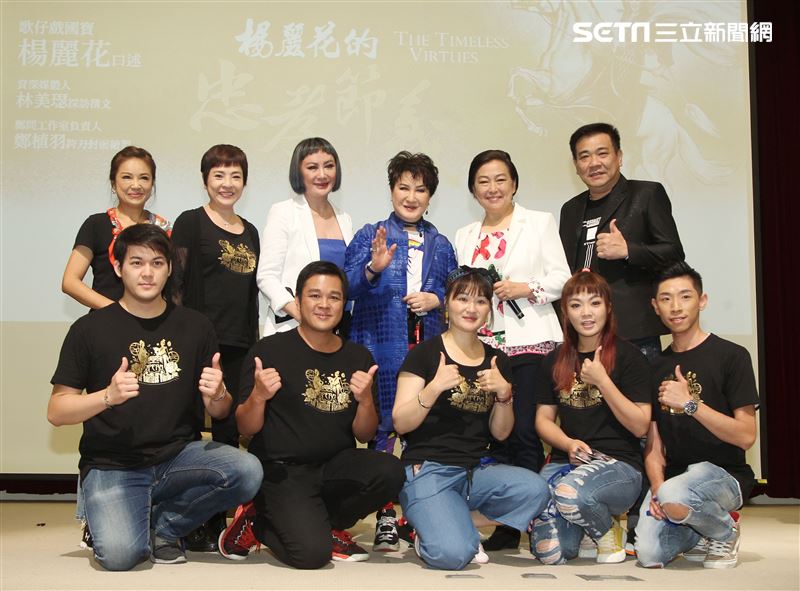 楊麗花新書發表會，女弟子陳亞蘭站台。（記者邱榮吉/攝影）