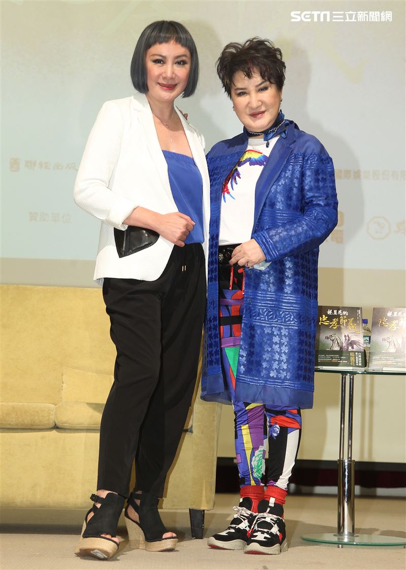 楊麗花新書發表會，女弟子陳亞蘭站台。（記者邱榮吉/攝影）