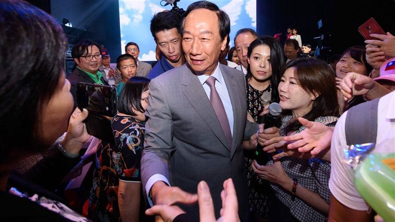 郭粉轟韓國瑜「草包」　郭台銘這樣說