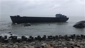 ▲中國幽靈船漂流來台，航港局進行救援（圖／航港局提供）