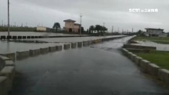 暴雨狂灌！宜蘭壯圍水快淹至路面