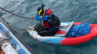 米塔來襲風浪大！獨木舟遊客海上力竭