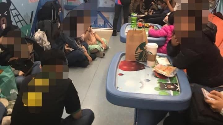 搭台鐵親子車廂　2寶媽像到難民營！