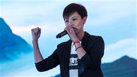 奧斯陸自由論壇　何韻詩閉幕演出（2）「2019年奧斯陸自由論壇」13日在台北君悅酒店登場，邀請世界重量級維權人士發表演說，香港歌手何韻詩也應邀出席並帶來閉幕演出，現場喊出「光復香港、時代革命」等口號。中央社記者吳家昇攝　108年9月13日