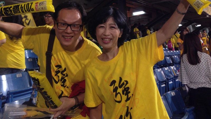 陳佩琪：柯P除外　全家都是忠實象迷