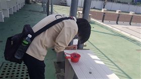 108年首起校園群聚　成大4學生染登革熱疾管署29日公布，台南市有登革熱校園群聚，累積4人確診，都是成功大學學生。疾病管制署防疫人員到成功大學校園進行孳生源查核。（疾管署提供）中央社記者陳偉婷傳真　108年9月29日