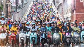 2019年電動機車快閃台北橋活動29日以1572台再創金氏世界紀錄，今年除了Gogoro外，包括YAMAHA、A Motor宏佳騰、GoShare總動員一起共襄盛舉。（圖由Gogoro提供）中央社記者韓婷婷傳真　108年9月29日