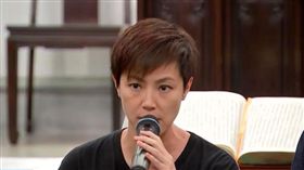 何韻詩來台遊行遭潑漆，隨後召開記者會回應：不會屈服紅色恐怖！