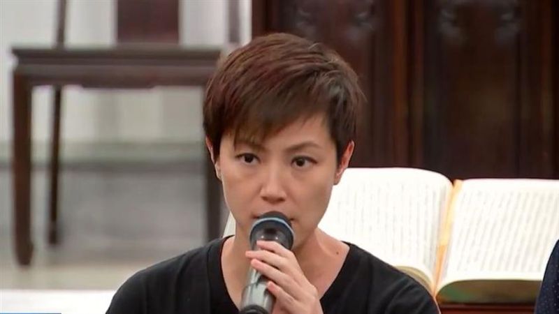 來台遭潑漆…何韻詩：不屈服紅色恐怖