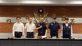 929撐港大遊行，香港藝人何韻詩遭潑紅漆，警政署長陳家欽表示，已指示刑事局、北市警局成立專案小組追查。（圖／記者楊佩琪翻攝）