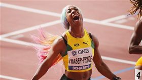32歲的佛瑞塞-普萊斯29日在卡達首都杜哈進行的田徑世錦賽女子100公尺決賽中，以10秒71成績奪下金牌。（圖取自facebook.com/WorldAthleticsClub）
