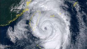 米塔眼開。（圖／翻攝自 台灣颱風論壇｜天氣特急）
https://www.facebook.com/twtybbs/photos/a.262808747066473/3560240980656550/?type=3&theater