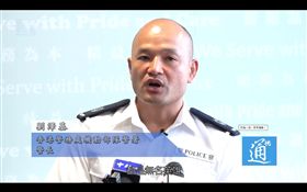 反送中舉槍光頭警劉澤基爆紅。（圖／翻攝自通視YouTube）