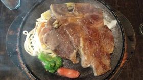「310元丁骨牛排」還附吃到飽沙拉吧！　餐飲人揭密成本：最多90元(圖/批踢踢)