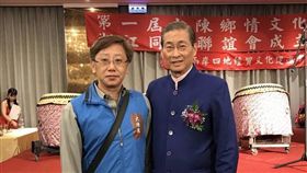 何韻詩潑漆案，警方拘提大陳島鄉情文化促進會理事長陳友達，竟也搜出刀械，和預謀在929台港大遊行中，用來噴灑餿水的水槍。陳友達曾與「白狼」張安樂合照，2人互動密切。（圖／翻攝畫面，翻攝自陳友達臉書）