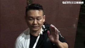 統促黨成員胡志偉被20萬元交保，強調自己原本只是要接近港獨人士，不知道被潑到紅漆的是何韻詩。（圖／記者楊佩琪攝）