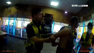 惡質！醉漢大鬧釣蝦場　發狠踹消防員