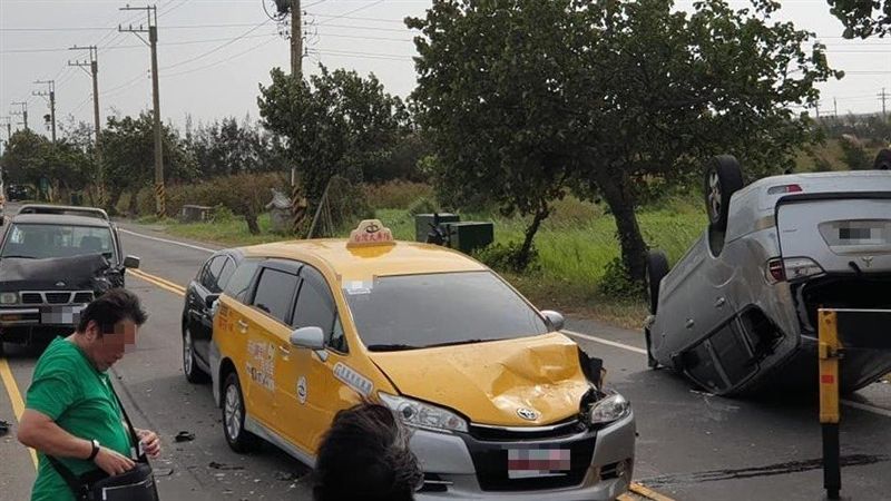 台17線4車連環撞！駕駛恍神釀4傷