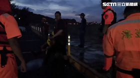 高雄,西子灣,燈塔,釣客,颱風,海巡,救人