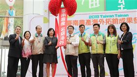 海外拓銷搶商機　台南農產外銷成果發表台南市政府30日舉辦「台南農產海外拓銷成果發表會」，市長黃偉哲（中）出席，向外界宣布這次海外促銷的的亮眼成績。（台南市政府提供）中央社記者楊思瑞台南傳真 108年9月30日