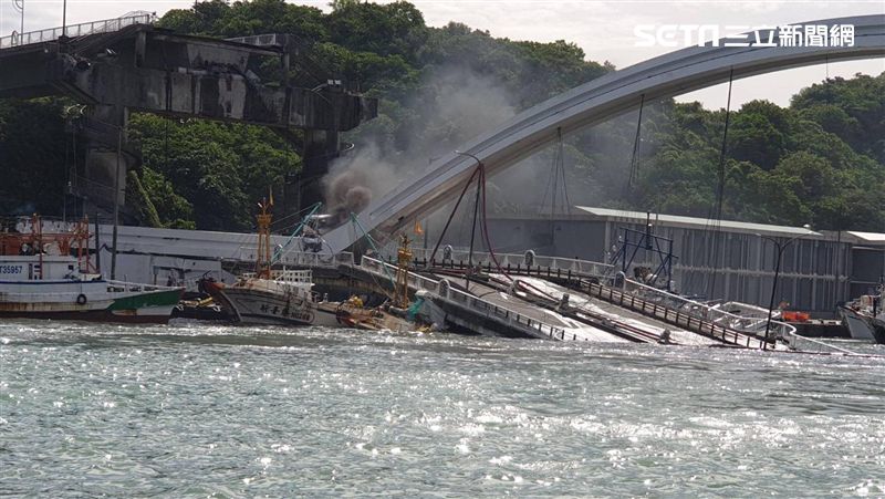 宜蘭「南方澳大橋」坍塌　釀多人死傷