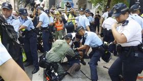 北京1日盛大慶祝中共建政70週年國慶之際，香港特別行政區因反送中運動變身「危城」。（共同社提供）