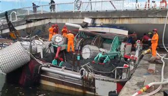 8人困搶救畫面曝光！獲救漁工抖不停