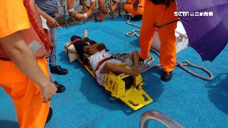 碰！橋塌瞬間壓移工　驚魂逃出手受傷