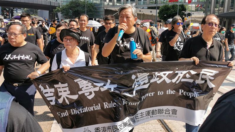港民六區開花！警黃大仙站發射催淚彈