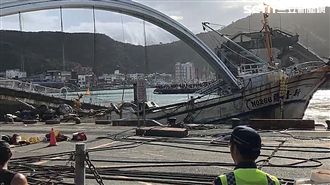 新臺勝266被拖出　船艙整個被剷平