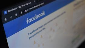 社群龍頭臉書最近證實將推出「新聞標籤」的計畫，擬付費給文章內容刊登在這個欄目的部分發文者。（圖／翻攝自Unsplash圖庫）