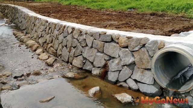 圍砌工法　淡水公司田溪生態更優美