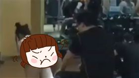 健身房,運動,養身,爆廢公社,大叔,社交,妹子,彎腰,內褲,　圖／翻攝自爆廢公社臉書